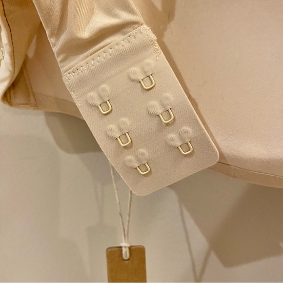 NWT Skims Wireless Form Square Neck Bra Size 34C in Sand - Picture 8 of 13